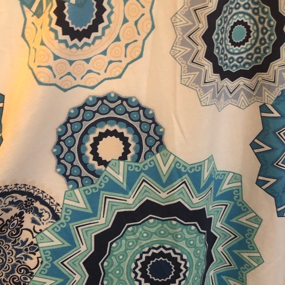 Ladies XL circle design top - Picture 6 of 6